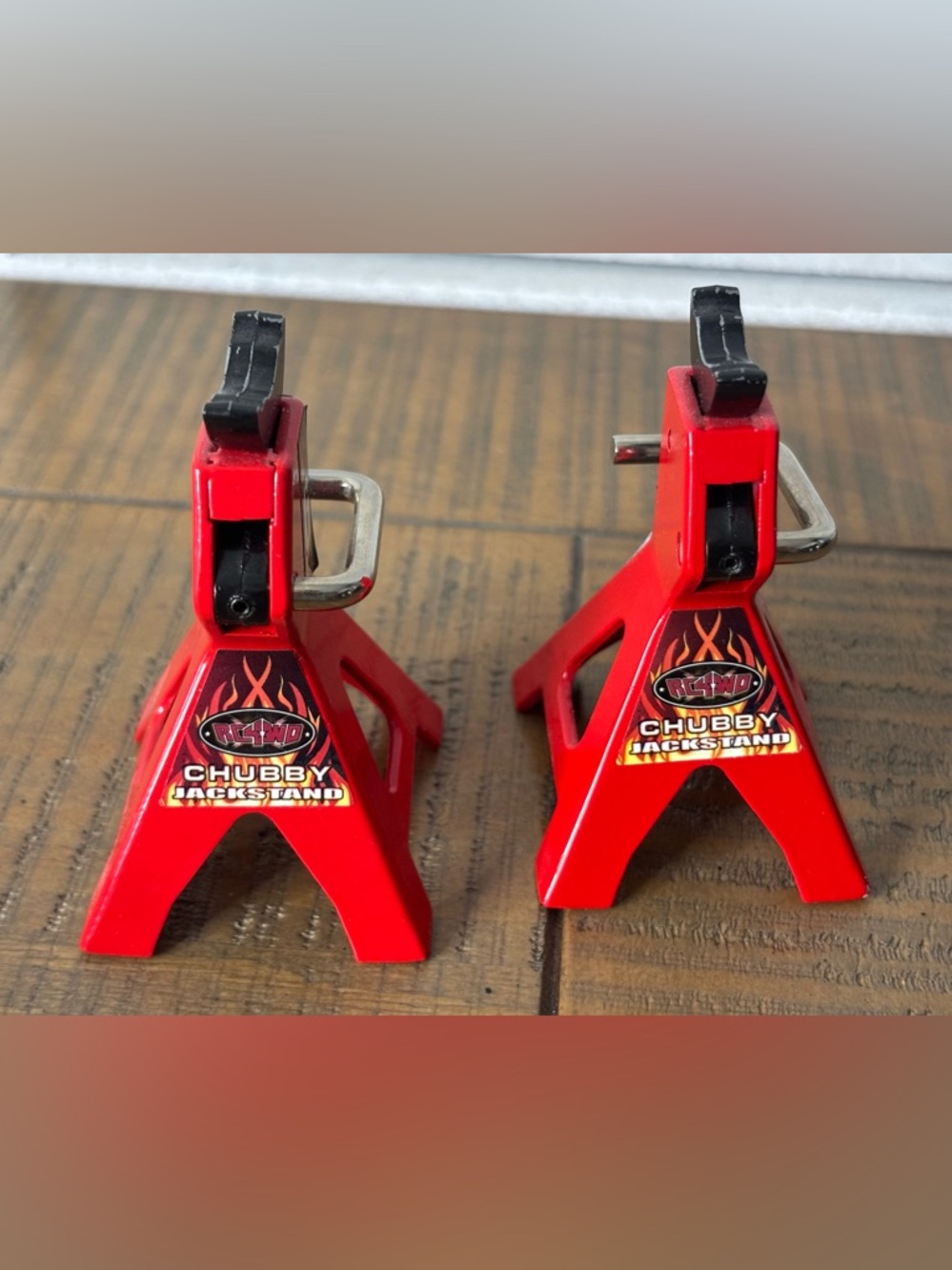 Set of 2 Red 1/10 Scale RC Truck Jack Stands - 6 Ton Style Realistic Props - Picture 5 of 10